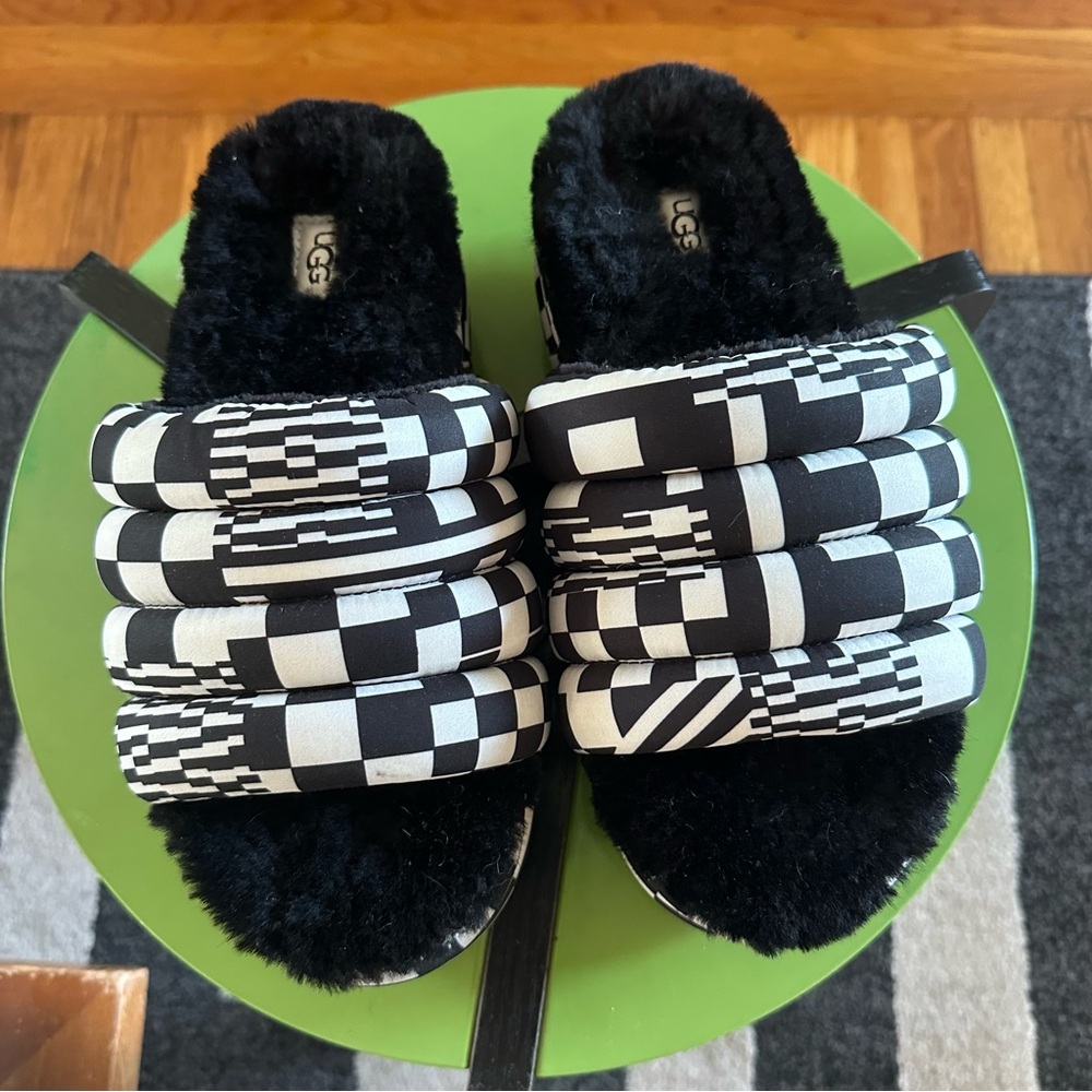 SOLD ❌—Women’s UGG Maxi CHECKS SLIDES sheepskin platform sandals shoes, 8 (39)